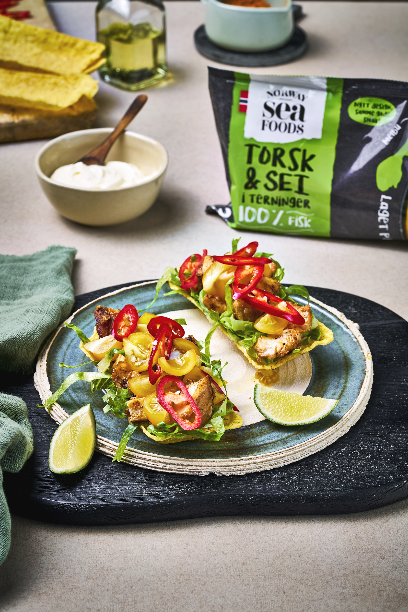 Taco med torsk og sei servert på fjøl
