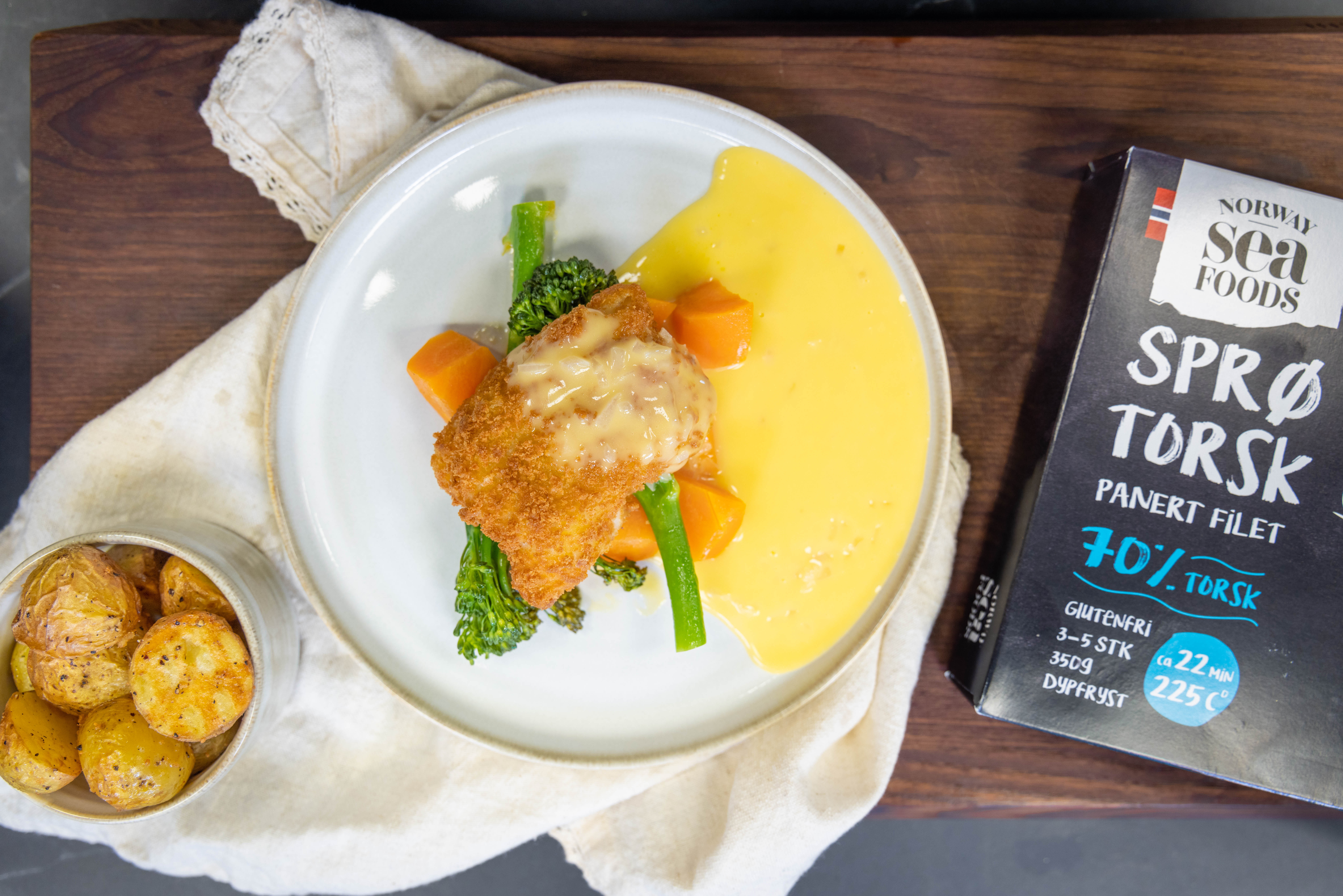 Sprø påsketorsk i AirFryer med appelsin glaserte grønnsaker