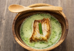 Brenneslesuppe med grillet torskeloin