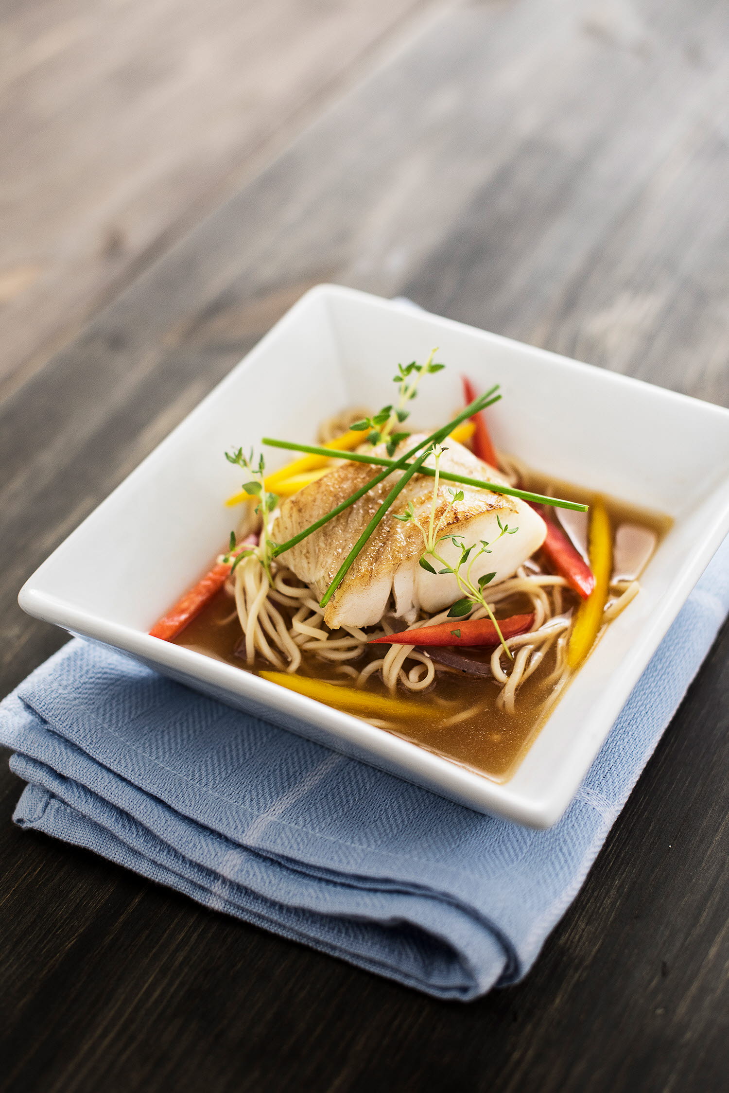 Nudelsuppe med torskefilet, chili og ingefær
