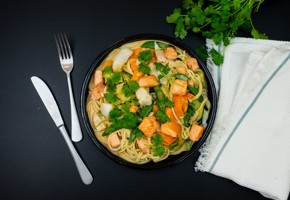 Nudelwok med torsk og laks
