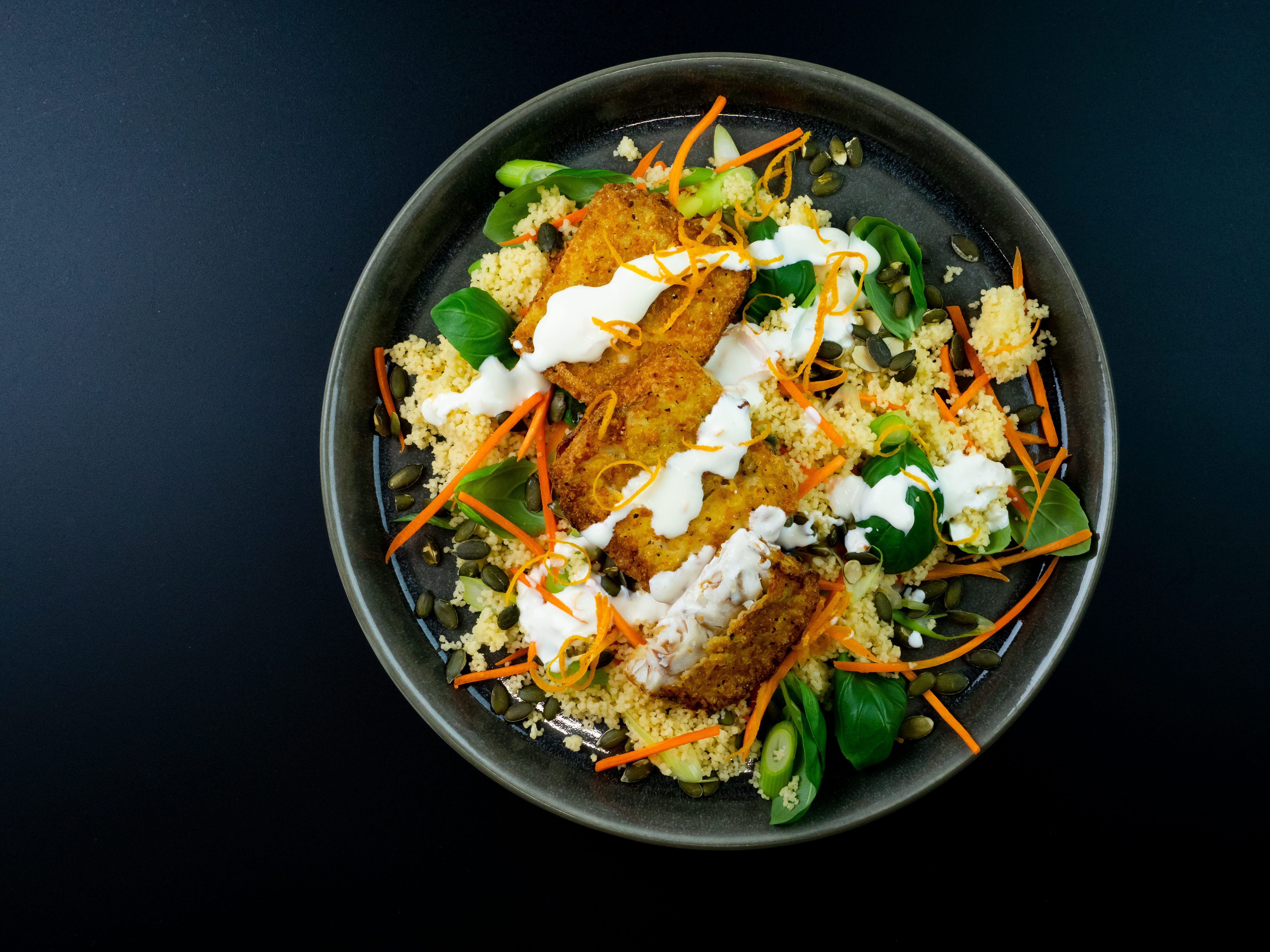 Sprø Torsk med couscous og appelsinrømme