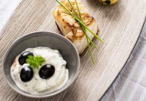 Teriyakimarinert torskeloin med tzatziki og nypoteter