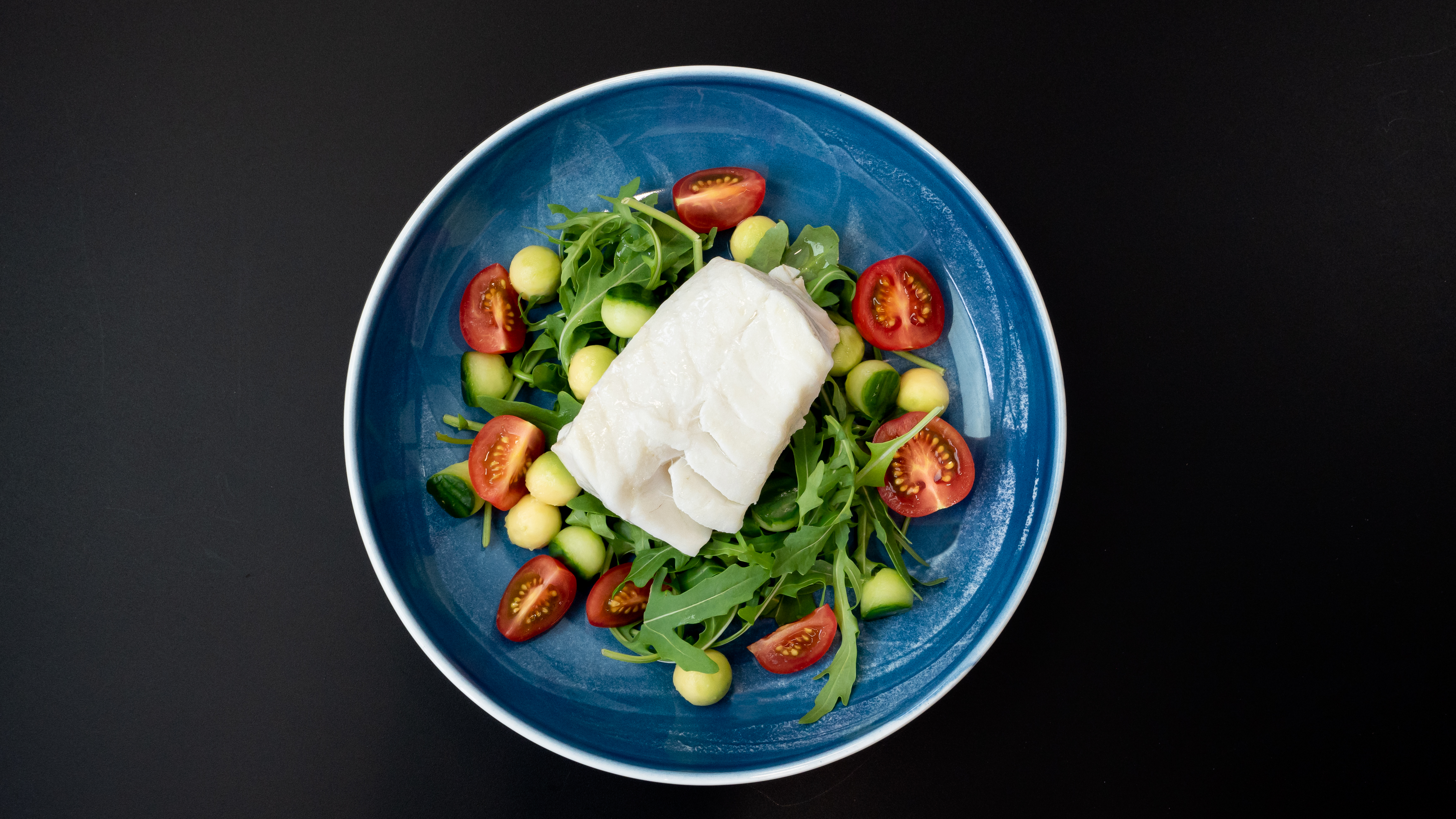 Torskeloin med salat og pasta